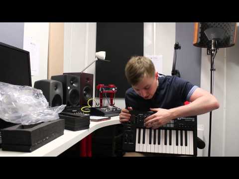 Novation Launchkey 25 MKII MIDI Keyboard Controller 2015 - 2020 - Black image 10