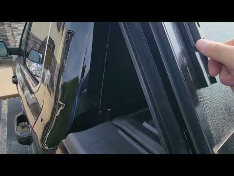 Mopar hard tri-fold tonneau cover Ram 1500