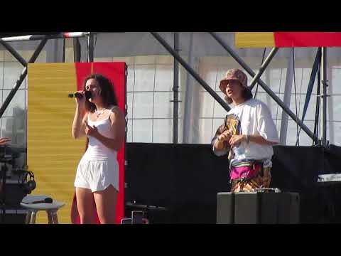 Madame con Sangiovanni prove Riccione Deejay on stage