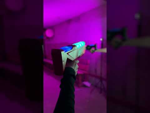 Игровой набор для лазерных боев Лазерный пистолет бластер с подсветкой и вибрацией 2 шт. - фото 1 - id-p2743787337
