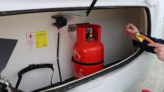 How to Set Up and Operate Gas Cylinders, Regulators and Hoses on a Swift Caravan - How to guide