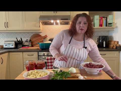 How to make meat sauce for gnocchi/pasta-Beyond the Cookbook #homemade, #meatsauce, #pastasauce