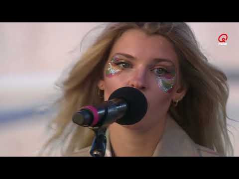 Q-Beach House: Emma Bale - Need To (Live bij Q)