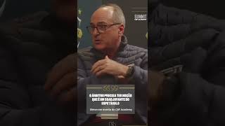Árbitro coadjuvante dentro da partida de futebol? Simon refletiu!