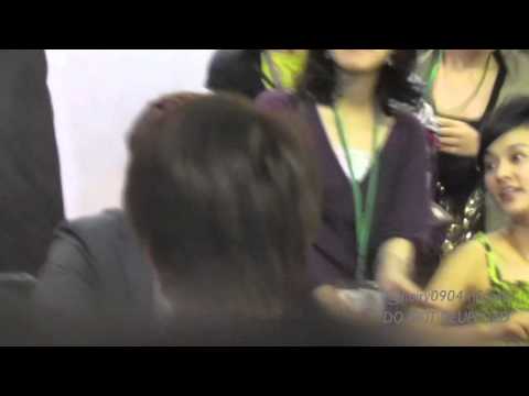 [HD FANCAM] 120216 SkipBeat Fansign - Hae grooves to his OST