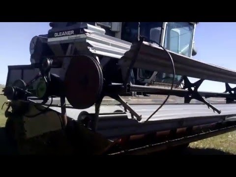 Gleaner L Combine with Header (CN0217) 5-18-16 Bigiron.com Online Auction