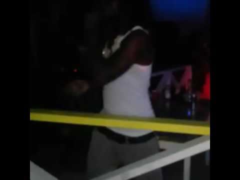 ZUPPY DAN BOUNTY KILLER IYARA PERFORMING AT ARACABESSA