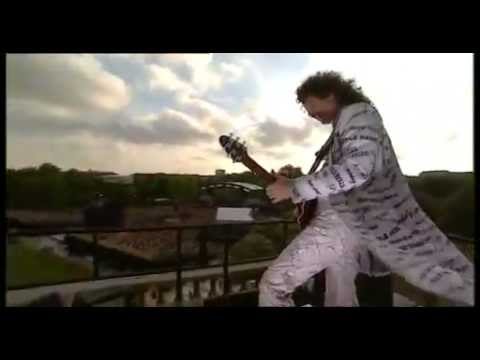 Brian May - 'God Save The Queen' on the roof of Buckingham Palace (Golden Jubilee 2002)
