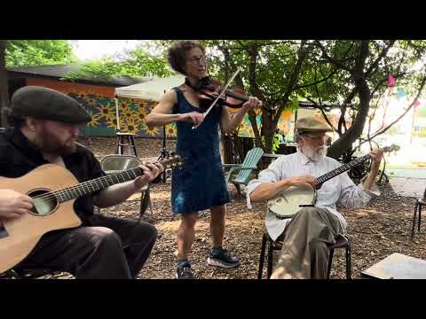 Pickin Up Peanuts - Fiddlin’ Miss Moonshine & the Kinney-Watts Trio - Wallers Coffee Shop