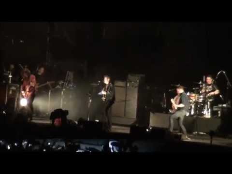 Arctic Monkeys en Argentina - Quilmes Rock (4-4-2012) HD