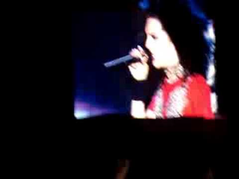 Tokio Hotel in Modena - Bill is talking before LES