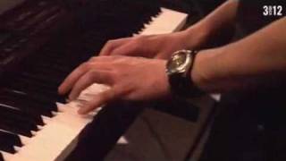 Maximo Park - Parisian Skies @ Desmet 07 Amsterdam 07 via 3V12