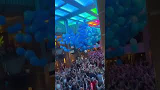 Balloon drop, ovation of the seas!