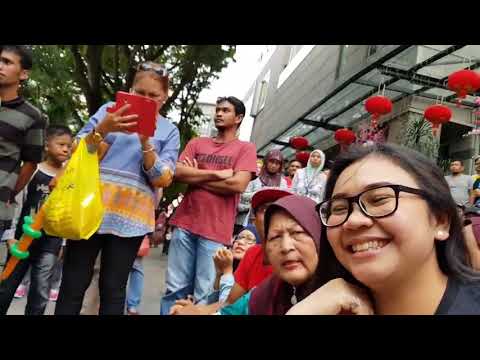 HATTAN FEAT KRISTAL LIVE BUSKING AT SOGO