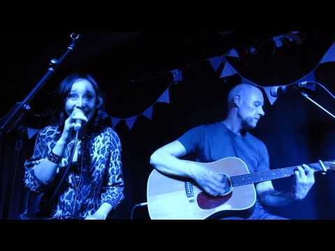 Echobelly (acoustic) - Dark Therapy (Surya, London, 12/06/2013)