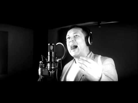 James Sings performing That's Life - Available from AliveNetwork.com