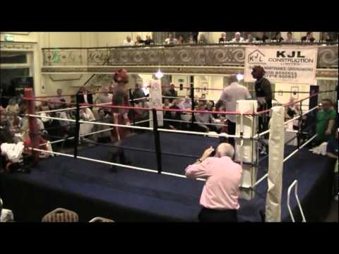 Glen Jackson (Blue) v Des Sommers (Red) - JAB Boxing 20/11/2011