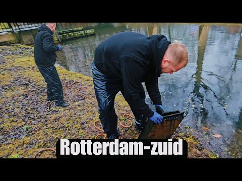 EEN GESTOLEN KASSA GEVONDEN MET MAGNEETVISSEN