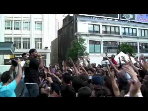 Blitz feat Tigerstyle & Parichay - Kiss (Chumma) - Official Remix