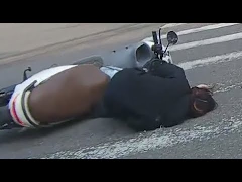 這安全帽是哪一種類型的，是沒扣還是撞擊鬆脫?