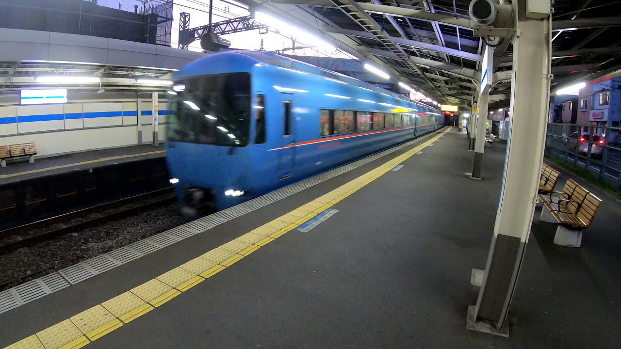 小田急ロマンスカーはこね号 上り MSE 駅を超低速で通過 夜間