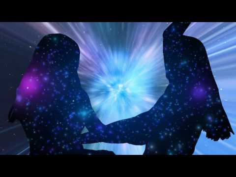 Clara Hill - Lonely Glow (Official Video)