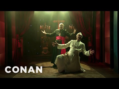 獨家首看 "兩個教皇。音樂劇"--TBS的CONAN (An Exclusive First Look At "Two Popes: The Musical" - CONAN on TBS)