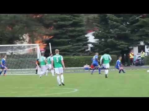 Kamil Bartosiewicz strzela dla Bzury Chodaków w starciu z Koroną HiD Ostrołęka