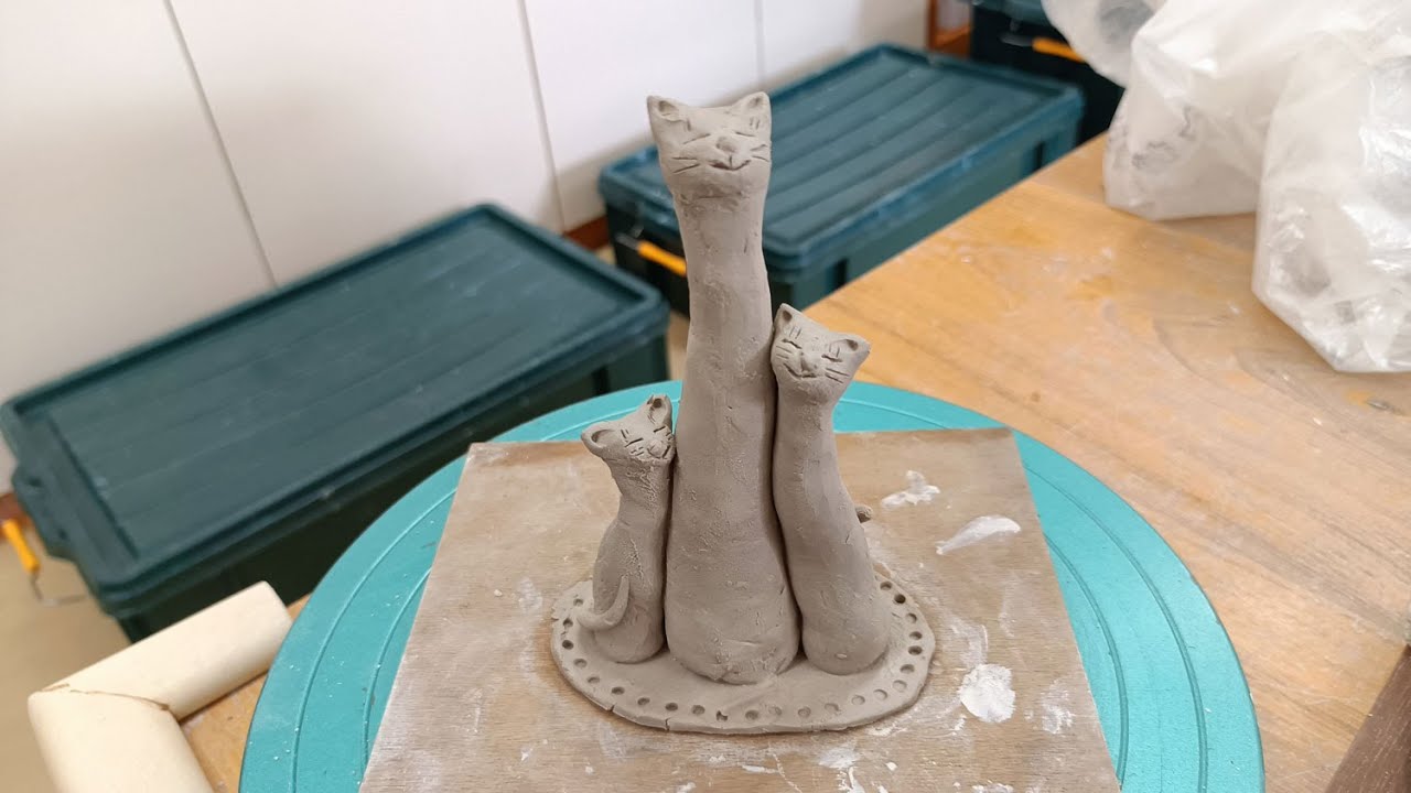 陶芸サークルで作った猫の置物