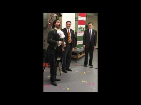 Luis Ledesma serenades Philadelphia Italian Consul Andrea Canepari