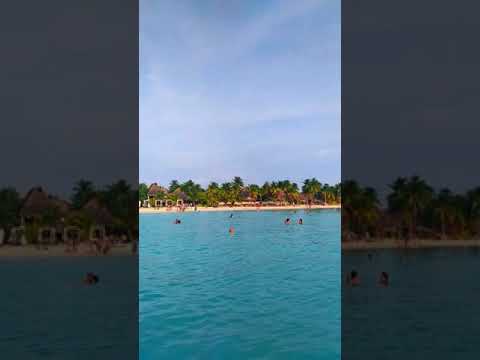 Playa norte isla mujeres thur everardo
