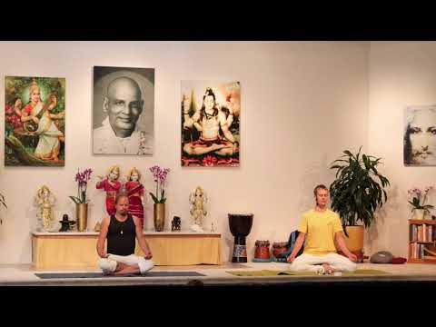 YOGA Mittelstufe "Exakt"  mit Adrian - Yoga Vidya Ashram Live - 9:15 Uhr 16.08.2021