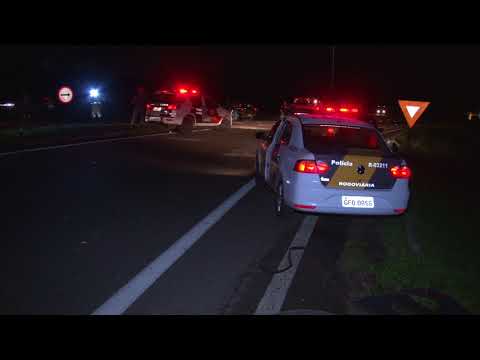 Carro capota na rodovia Fausto Santomauro após fugir da Guarda Civil