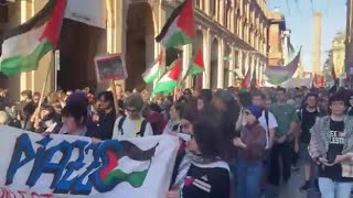 Bologna il video corteo a sostegno della Flotilla che ha attraversato le strade del centro storico