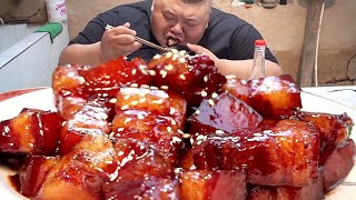 Bruder Affe kocht 20kg Schweinebauch  1.5h schmoren  fett  nicht ölig  duftender Wein【Fetter Affe】