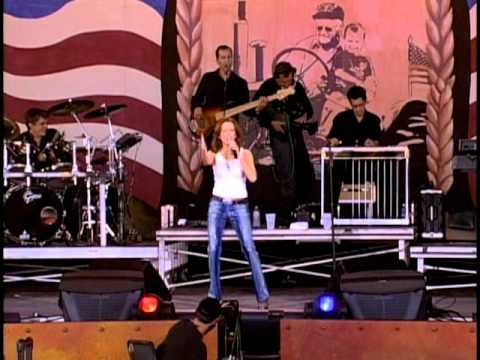 Martina McBride - Broken Wing (Live at Farm Aid 2001)