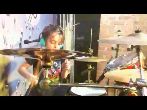 Bambino batterista Secoli Morti Highway To Hell AC DC Decibel Magenta 6/2/16