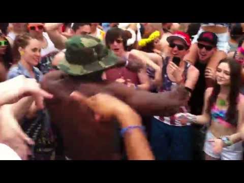 Raging while AN21 and Max Vangeli play at EDC 2013 in NYC
