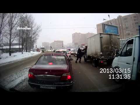 Rear View Mirror Fight in Russia (Обмен зеркалами)