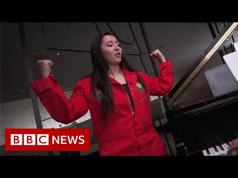 ロシアのユーロビジョン参加者、女性の権利とLGBTのスタンスで罵倒される - BBCニュース (Russia Eurovision entrant abused for women's rights and LGBT stance - BBC News)