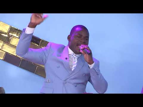 CELEBRATION QUI A LE DERNIER MOT (LIVE)