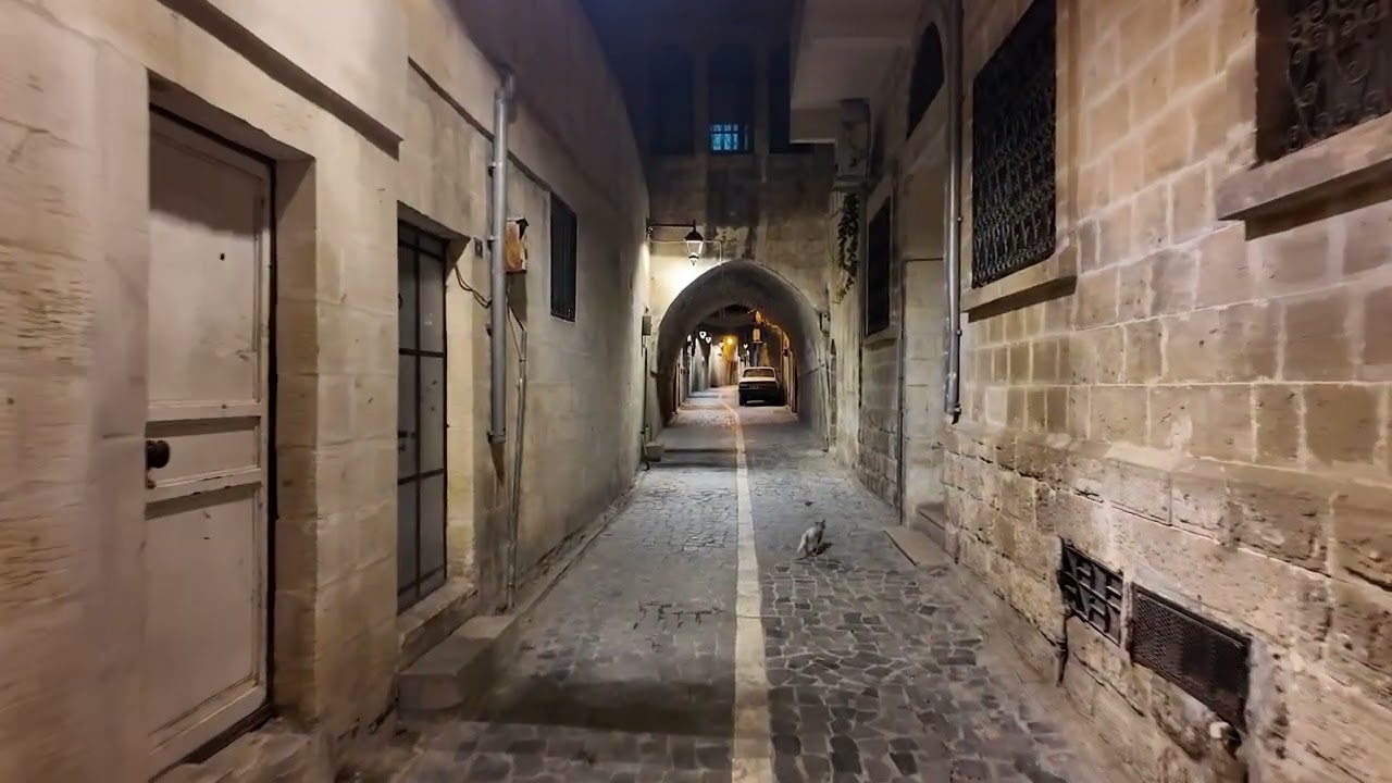 ŞANLIURFA’NIN TARİHİ SOKAKLARI GECELERİ IŞIL IŞIL