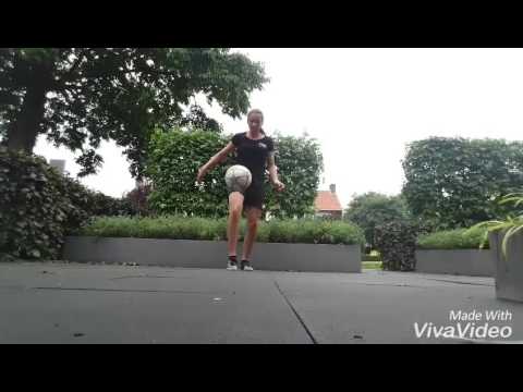 Training some blocking combos Freestyle Football