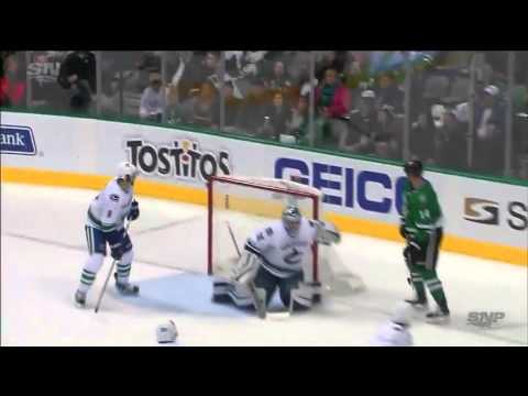 Vancouver Canucks at Dallas Stars   11 27 2015