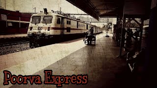 preview picture of video 'New Delhi-Howrah Poorva Express Overtakes Mumbai Howrah SF Mail At Hazaribagh Road....'