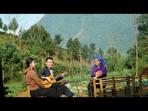 Fallegur sólríkur dagur: Phu færir ljúfar laglínur á fullum tungldegi fyrsta tunglmánaðarins