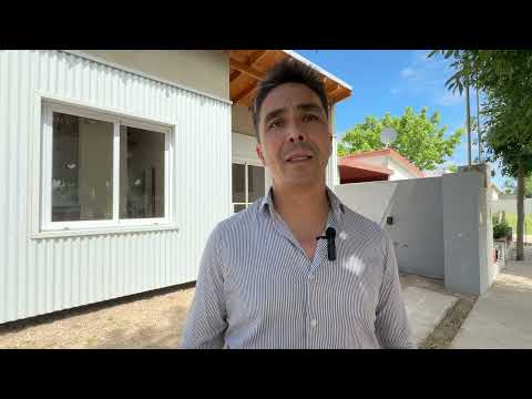 Ministro de Obras Públicas de La Pampa, Alfredo Intronati, en Falucho, visitando obras.-