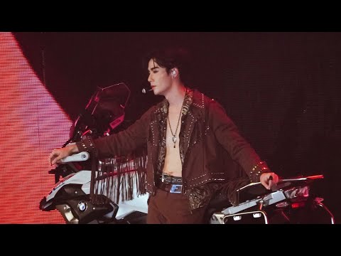 ZeePruk cover Rover #zeenunew #ZeeNuNewanotherlifeconcert #ZeeNuNew1stConcert #nunew #zeepruk