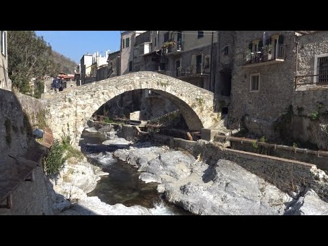 "Zuccarello". (Borgo Medievale). Savona. Italia in 4K