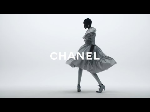 #CHANEL Guide: Taffeta Rustles Fall-Winter 2020/21 Haute Couture Collection CHANEL